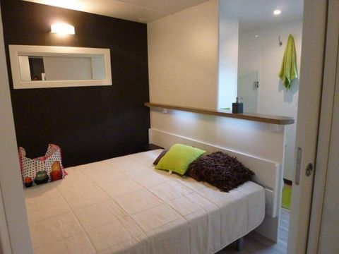 MOBILHOME 5 personnes - CONFORT 35-2-2 (Mobil-home Taos) - TV, 2 ch + 2 sdb (lits superposés), env 35m² - MAX 4 ADULTES /