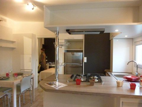 MOBILHOME 5 personnes - CONFORT 35-2-2 (Mobil-home Taos) - TV, 2 ch + 2 sdb (lits superposés), env 35m² - MAX 4 ADULTES /