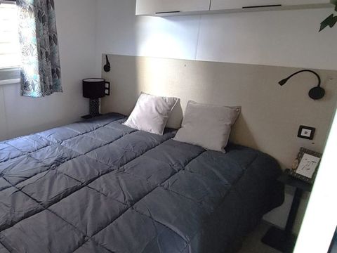 Mobilhome 8 personnes - PREMIUM 40-3-2 BALNEO - 3 chambres + 2 salles d'eau NEW23 - MAXIMUM 6 ADULTES /