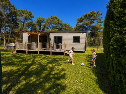 Mobilhome 8 personnes - PREMIUM 40-3-2 BALNEO - 3 chambres + 2 salles d'eau NEW23 - MAXIMUM 6 ADULTES /