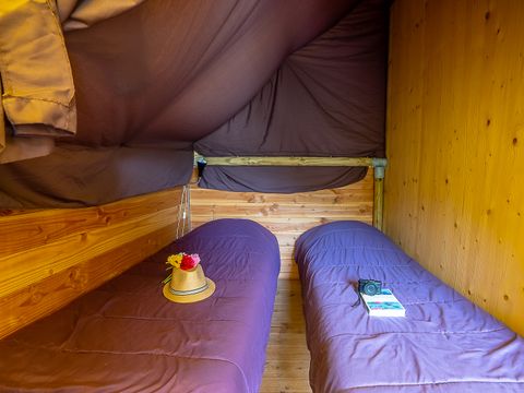 Tente en toile et en bois 4 personnes - Canadienne 2 chambres