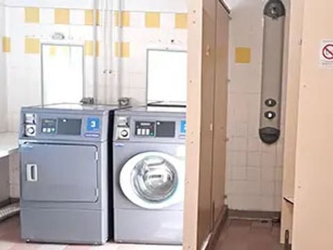 Emplacement - Emplacement 80m2 avec borne électrique
