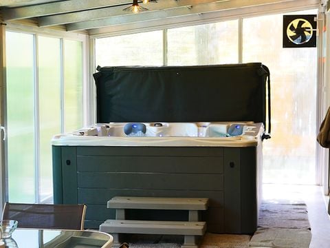 HÉBERGEMENT INSOLITE 2 personnes - Container Spa et Sauna