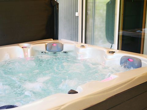 HÉBERGEMENT INSOLITE 2 personnes - Container Spa et Sauna