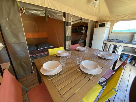 TENTE TOILE ET BOIS 4 personnes - Marquises, sans sanitaires