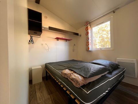 Mobilhome 2 personnes - Confort 21m² 1 chambre + terrasse semi-couverte 12m² + TV + Climatisation