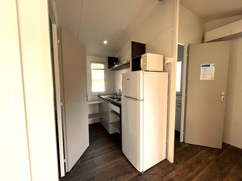 Mobilhome 2 personnes - Confort 21m² 1 chambre + terrasse semi-couverte 12m² + TV + Climatisation