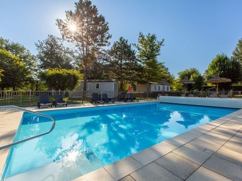 Mobilhome 4 personnes - Standard 25m² 2 chambres + Terrasse + TV + Climatisation