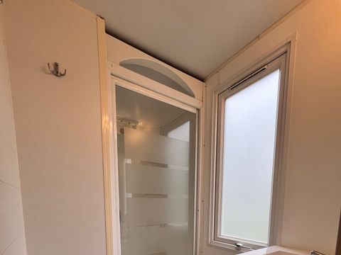 Mobilhome 4 personnes - Standard 25m² 2 chambres + Terrasse + TV + Climatisation