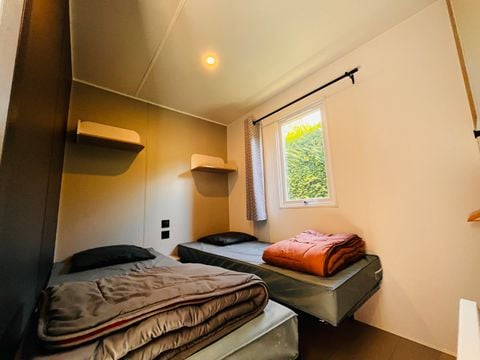 Mobilhome 4 personnes - NEW -Standard Plus 26m² 2 chambres + Terrasse + TV + Climatisation
