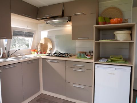 MOBILHOME 5 personnes - remium 30m² (2 chambres) + terrasse couverte 10m² + draps + serviettes + LV + TV 4/5 pers.