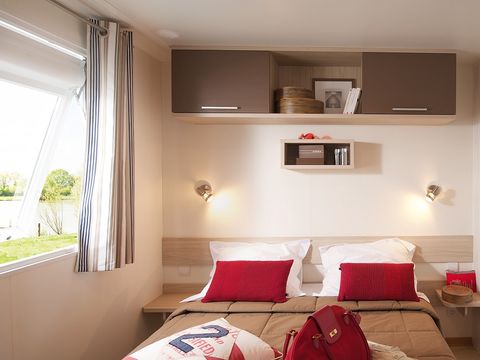 MOBILHOME 5 personnes - remium 30m² (2 chambres) + terrasse couverte 10m² + draps + serviettes + LV + TV 4/5 pers.