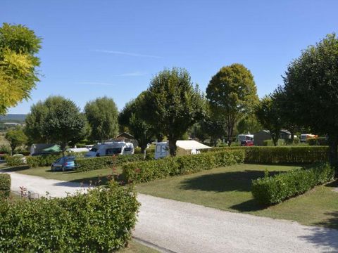 Emplacement - Emplacement tente ou caravane ou camping-car + véhicule + Elec