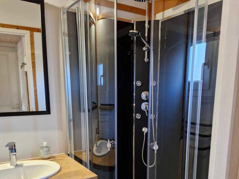 CHALET 4 personnes - JONQUILLE- 2 chambres - terrasse couverte -