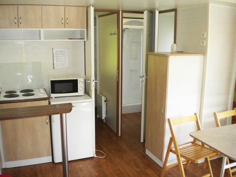 MOBILHOME 4 personnes - Mobil-home Standard 20m² (2 chambres) + TV + Terrasse semi-couverte 8m²