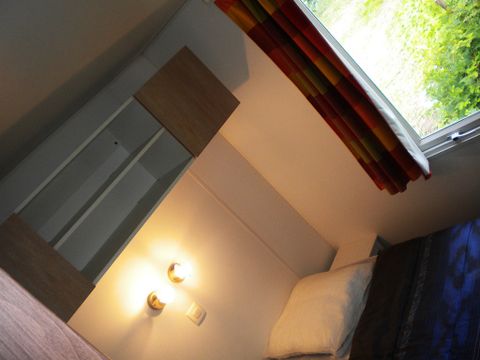 MOBILHOME 4 personnes - Mobil-home Confort 20m² (2 chambres) + TV + Terrasse semi-couverte 16m²