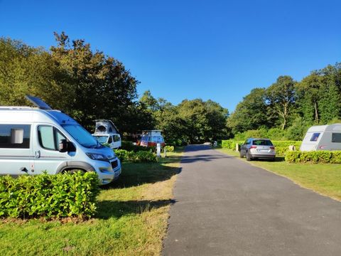 Camping Du Lac - Camping Finistere