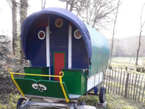 HÉBERGEMENT INSOLITE 2 personnes - La Roulotte - 1 chambre - sans sanitaires - sans électricité