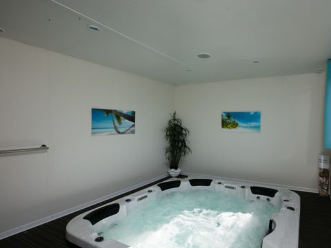 MOBILHOME 4 personnes - EXCLUSIF - 2 chambres Jacuzzi