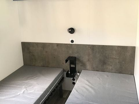 MOBILHOME 6 personnes - Confort 32m² - 3 chambres + terrasse semi-couverte