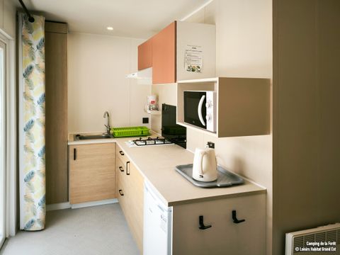 MOBILHOME 2 personnes - Mobil-Home Confort 22m² - 1 chambre + terrasse semi-couverte 12m² + TV + Clim -