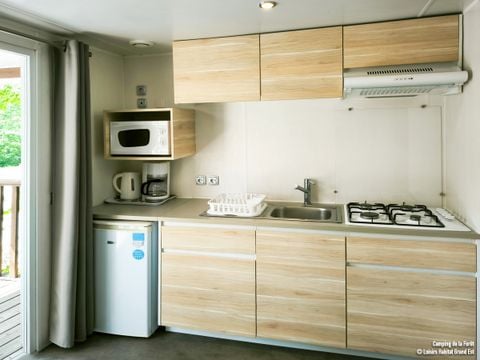 MOBILHOME 4 personnes - Confort 32m² - 2 chambres + terrasse couverte 12m² + TV + Clim -