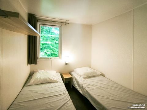 MOBILHOME 4 personnes - Confort 32m² - 2 chambres + terrasse couverte 12m² + TV + Clim -