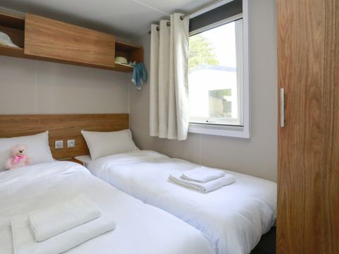 MOBILHOME 6 personnes - Premium 40m² (3 chambres) + Terrasse + TV + lave-vaisselle