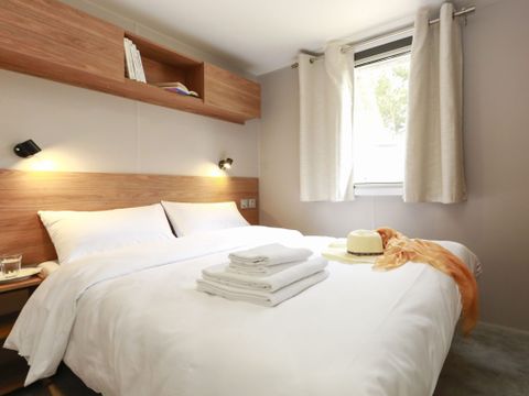 MOBILHOME 6 personnes - Premium 40m² (3 chambres) - 2 salles de bain + Terrasse + TV + lave-vaisselle
