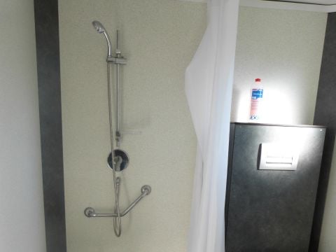 MOBILHOME 4 personnes - Confort  PMR 2 chambres avec terrasse