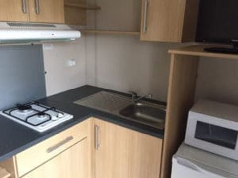 MOBILHOME 2 personnes - 02-Mobil-Home Mitoyen Standard 17m2 (1ch - 1/2 pers.) + TV + Clim - prix pour 2 personnes