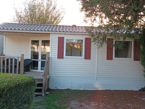 MOBILHOME 2 personnes - 07-Mobil-Home Confort 24 m2 (2ch - 2/4 pers.) + petite terrasse couverte + TV + Clim - prix pour 2 personnes