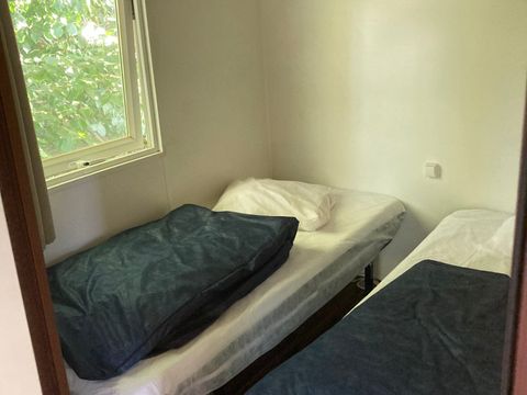 MOBILHOME 2 personnes - 07-Mobil-Home Confort 24 m2 (2ch - 2/4 pers.) + petite terrasse couverte + TV + Clim - prix pour 2 personnes