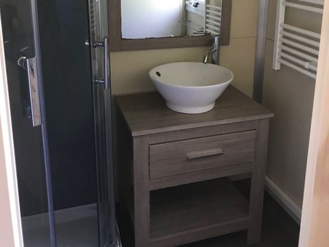 CHALET 2 personnes - 10-Chalet du Belier Confort 24m2 (2ch - 5pers) + Jaccuzzi + Lits faits + serviette + kit boisson - prix pour 2 personnes