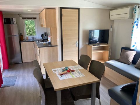 BUNGALOW 2 personnes - 12-Bungalow du Parc 32m2 (2ch - 2/6pers.) + Jaccuzzi + Lits faits + serviette + boissons + TV + Clim - prix pour 2 personnes