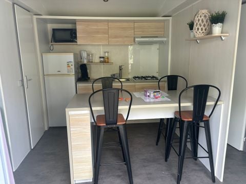 MOBILHOME 2 personnes - 13-La Folle entreprise 32m2 (2ch - 2/6pers.) + Jaccuzzi + Lits faits + serviette + kit boissons + TV - prix pour 2 personnes