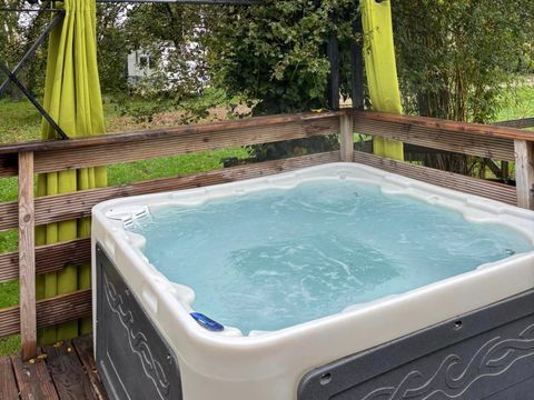 Tiny house 2 personnes - 16-Tiny House 17m2 (2ch - 1/4 pers.) + Jaccuzzi + Lits faits + serviette + kit boisson + TV + clim - prix pour 2 personnes