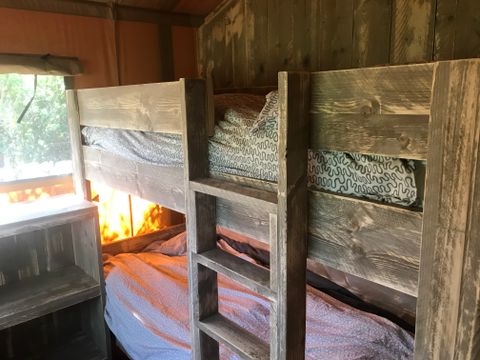 Tente en toile et en bois 2 personnes - 17-Tente safari Woody Deluxe 30m2 (2ch - 2/5 pers.) + Jaccuzzi + Lits faits + serviette + kit boisson - prix pour 2 personnes