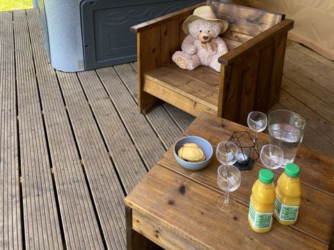 Tente en toile et en bois 2 personnes - 17-Tente safari Woody Deluxe 30m2 (2ch - 2/5 pers.) + Jaccuzzi + Lits faits + serviette + kit boisson - prix pour 2 personnes