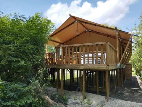 Tente en toile et en bois 2 personnes - 19-Tente safari XXL Deluxe pilotis 50m2 (3ch - 2/7 pers.) +Spa Air+Lits faits+serviettes+boissons - prix pour 2 personnes