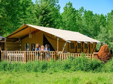 TENTE TOILE ET BOIS 2 personnes - 19-Tente safari XXL Deluxe pilotis 50m2 (3ch - 2/7 pers.) +Spa Air+Lits faits+serviettes+boissons - prix pour 2 personnes