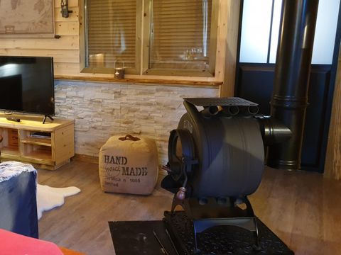 Tente en toile et en bois 2 personnes - Cabane du Castor (Sauna,douche,baignoire,poêle à bois)