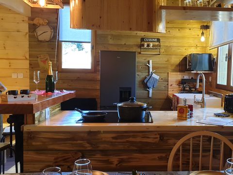 Tente en toile et en bois 2 personnes - Cabane du Castor (Sauna,douche,baignoire,poêle à bois)