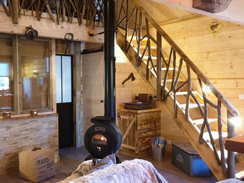 Tente en toile et en bois 2 personnes - Cabane du Castor (Sauna,douche,baignoire,poêle à bois)