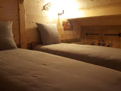 Hébergement 2 personnes - Cabane de L'orpailleur (poêle bois, baignoire, douche)