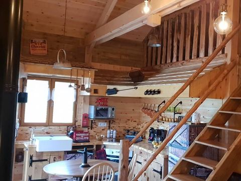 Hébergement 2 personnes - Cabane de L'orpailleur (poêle bois, baignoire, douche)