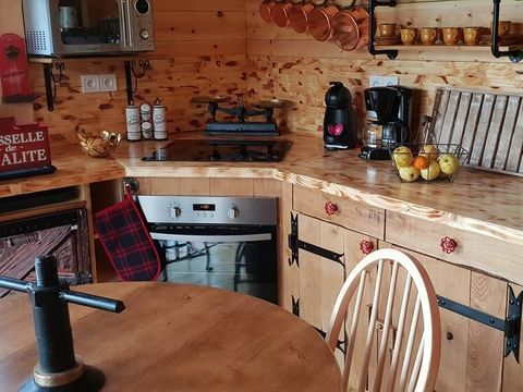 Hébergement 2 personnes - Cabane de L'orpailleur (poêle bois, baignoire, douche)