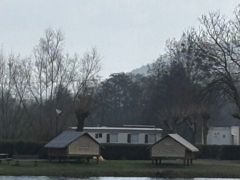 Tente en toile et en bois 2 personnes - CAMPANNA BORD D'ETANG