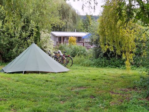 Emplacement - tente ou caravane - Electricité et une douche incluses par jour et par personne