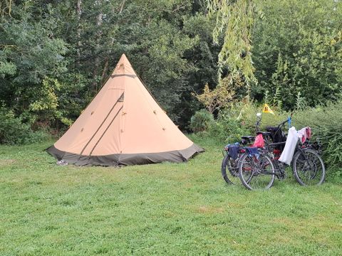 Emplacement - tente ou caravane - Electricité et une douche incluses par jour et par personne